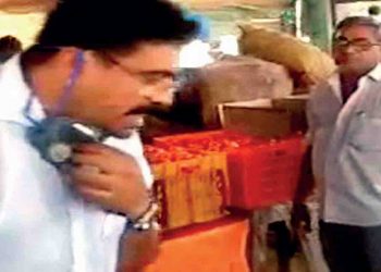 वायरल वीडियो : कम्युनिटी किचन में थूकते पकड़े गए बीजेपी विधायक