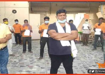 दिल्ली का ये किसान अपने मजदूरों को हवाई जहाज से घर से भेज रहा है