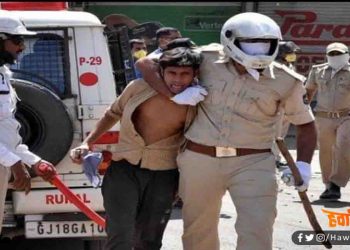 गुजरात में बिहारी मजदूरों का बुरा हाल, घर जाने के लिए किया प्रदर्शन, पुलिस का ला’ठीचार्ज