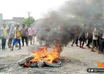 युवक को पीटा, मुत्र पिलाया और वीडियो वायरल कर दिया : अब मोतिहारी में बवाल हो गया है