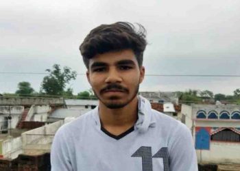 पिताजी थे पान दुकानदार बेटा बना CBSE 12 का स्टेट टॉपर : कहा इंजीनियर बनकर मम्मी-पापा का सपना करूँगा साकार