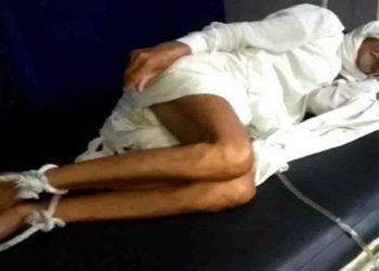 शर्मनाक : बुजुर्ग मरीज नहीं चुका सका अस्पताल का बिल तो कर्मीयों ने बांध दिया बेड से