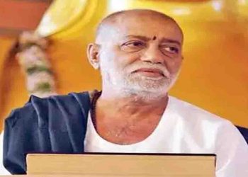 राम कथावाचक मोरारी बापू पर मुजफ्फरपुर में केस दर्ज, धार्मिक भावना को ठेस पहुंचाने का आरोप