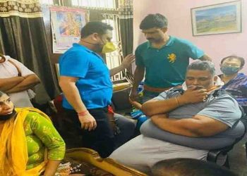 सुशांत सिंह राजपूत के परिवार से मिले पप्पू यादव : पिता ने कहा – ये खुद’कुशी नहीं, इसकी सीबीआई जांच हो