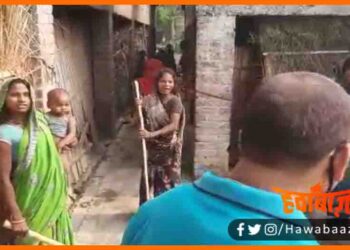 Corona jagrukata failane gaye BDO ko gramion ne pita, Corona Jagrukta, Bihar me BDO ki Pitai, Corona Vaccine, Bihar news, Vaccine ke liye bawal, Bihar news, Bihar lettest news, Bihar update, Biahr khabar, Bihar hindi news,