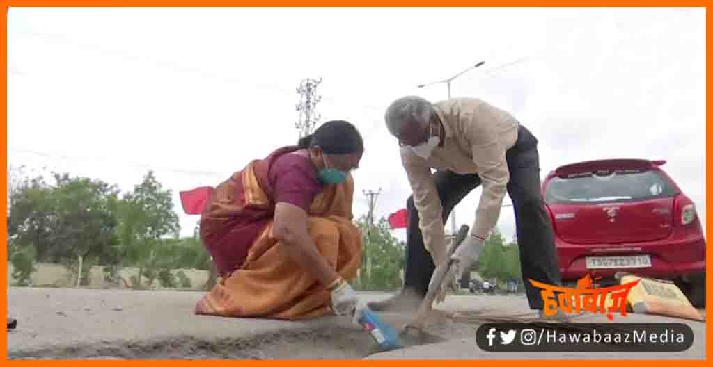 Bujurug Dampati Sadko ke gaddhe ko bhar rahe hain, Yah Bujurg Dampati Pesh kar rahe mishal, Real Hero of Society, Tamilnadu news, Social Media par bujurg dampti ki tasveer viral, Bihar lettest news, Bihar,