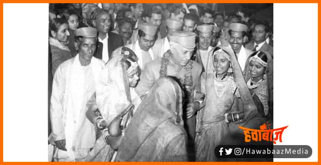 Pandit Nehru ke sar par paag, Jawahar lal nehru ke sar par paag, Paag on Pandit nehru,