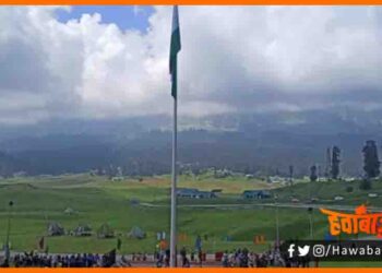 कश्मीर के गुलमर्ग में लहराया 100 फीट ऊंचा तिरंगा, पीओके से भी दिखाई देगा